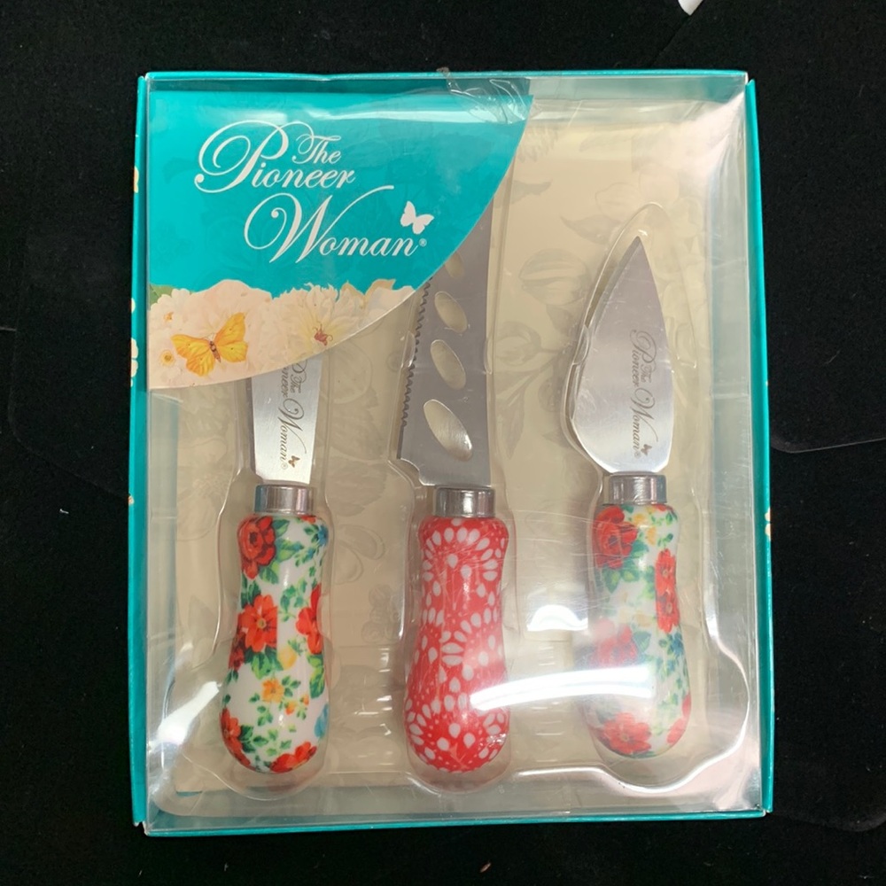 NWT Pioneer Woman cheese knife serving set